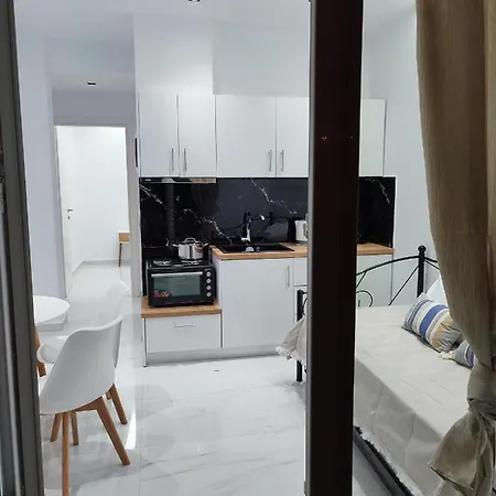 Alexander Luxury & *