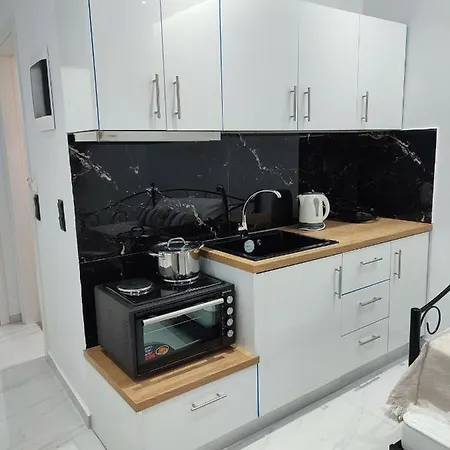 Alexander Luxury & *